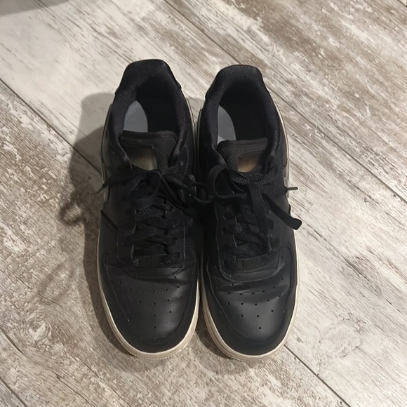Nike Women's Air Force 1 '07 SE Premium - Picture 2 of 5